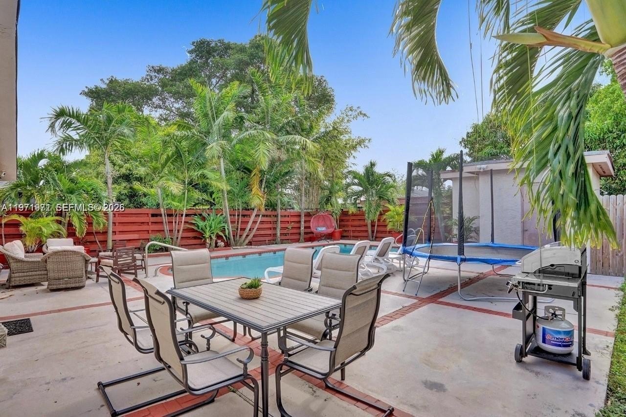 Single Family 4BR 2BA - 208 SW 2nd Ave, Hallandale Beach, FL