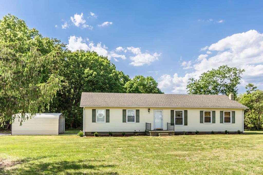 Single Family 3BR 1BA - 4805 Salem Rd, Spout Spring, VA