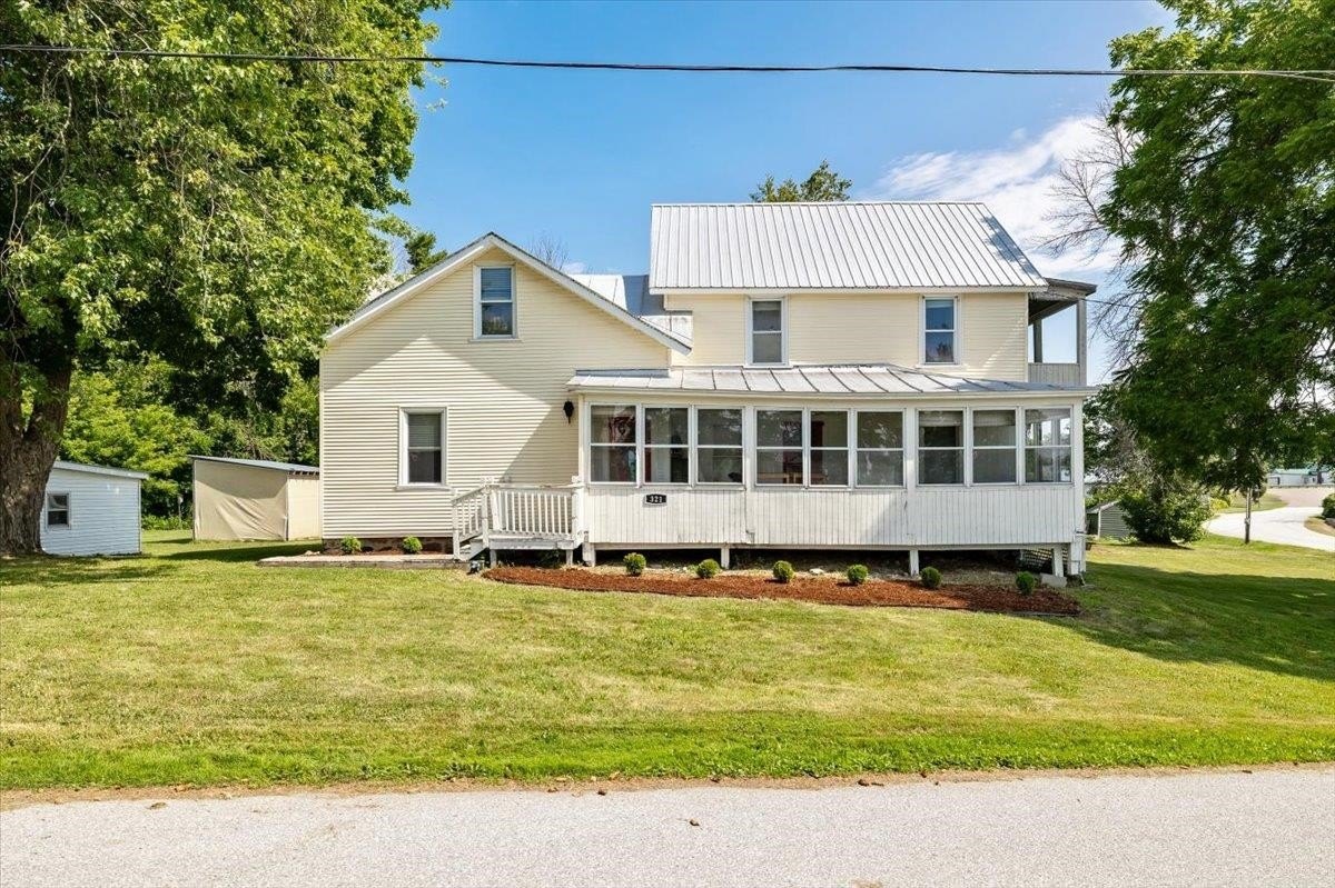 Single Family 4BR 2BA - 321 East Alburgh Road, Alburgh, VT