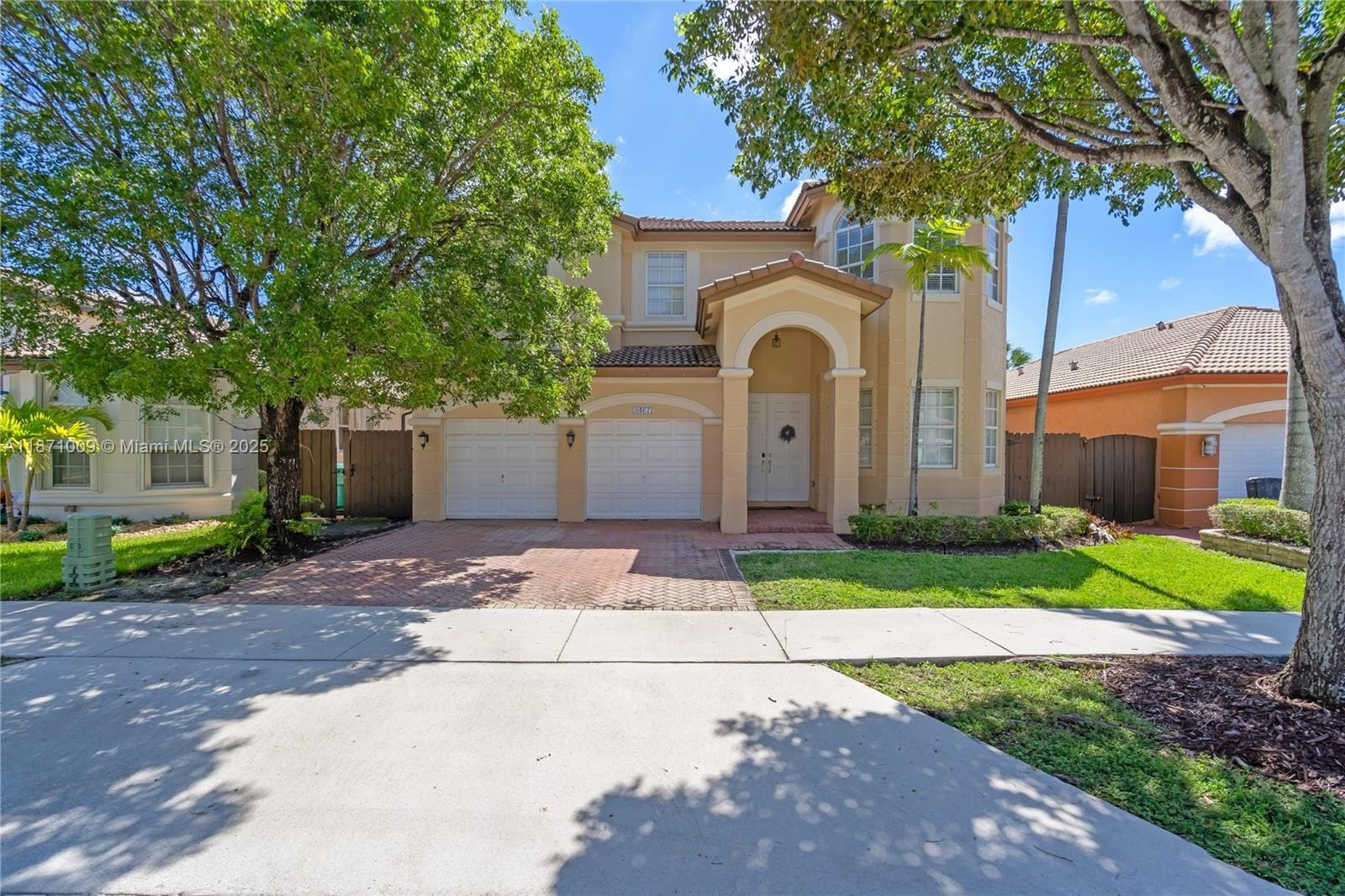 Single Family 5BR 5BA - 8467 NW 110th Pl, Doral, FL