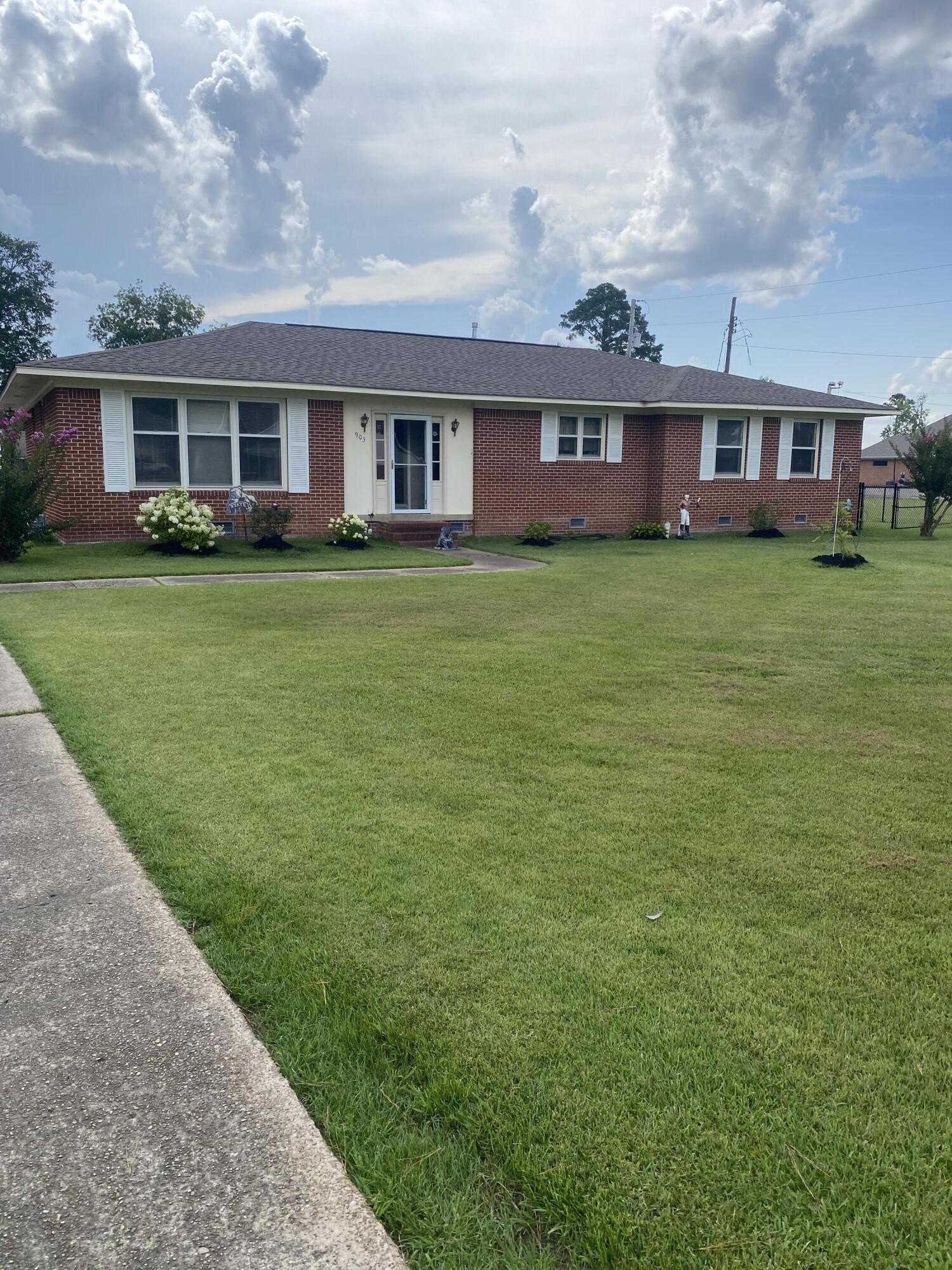 Single Family 3BR 4BA - 903 N Boulevard Dr., Amory, MS