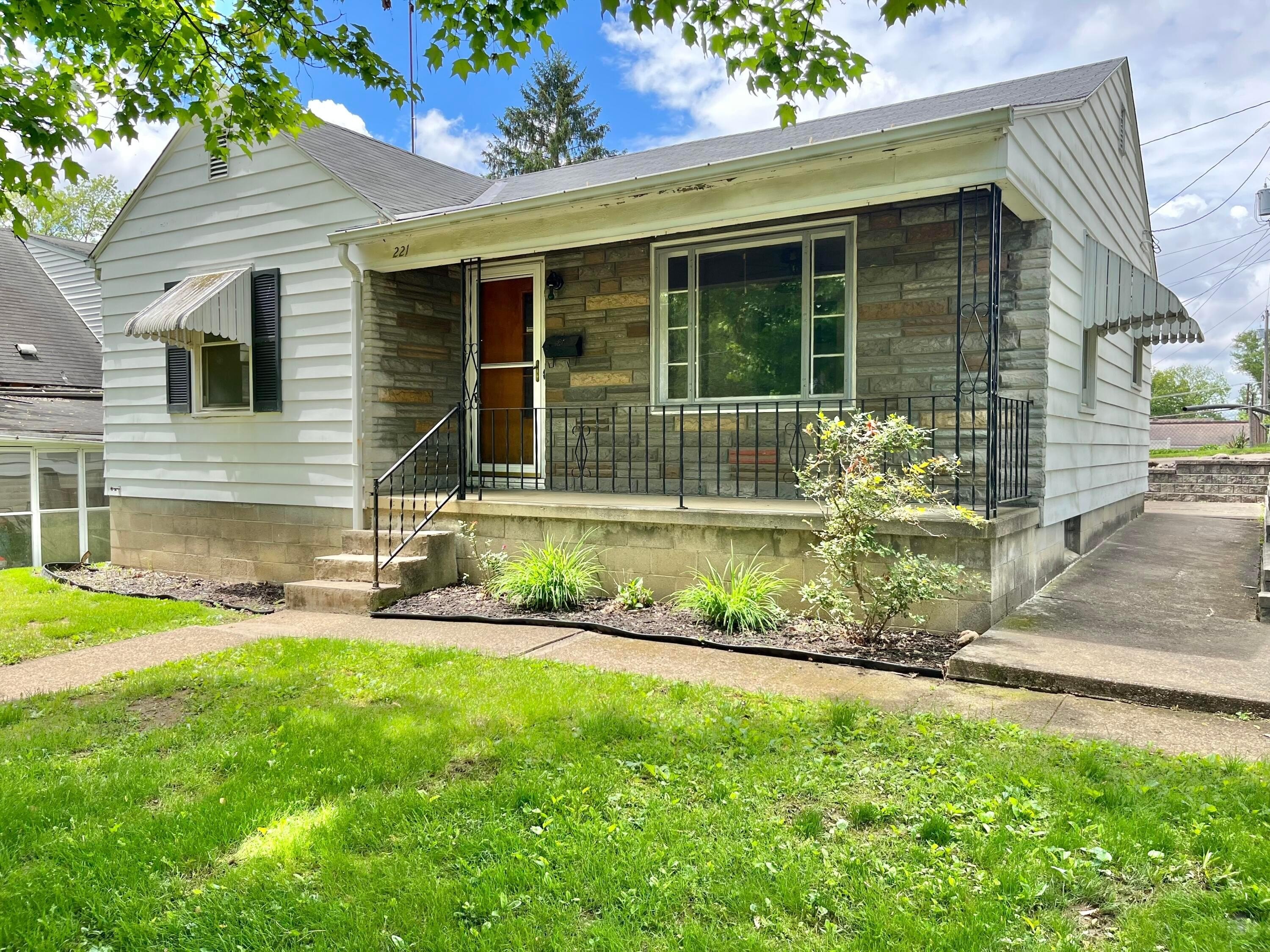 221 Adams St  