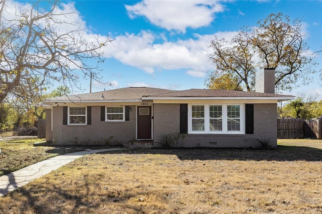 Single Family 3BR 2BA - 1803 4th St, Brownwood, TX