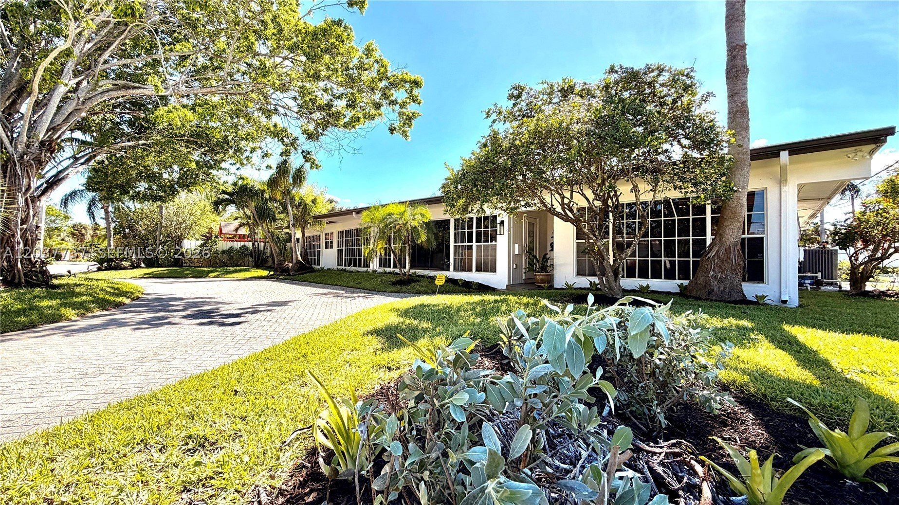 Single Family 3BR 3BA - 2409 Bayview Dr, Fort Lauderdale, FL