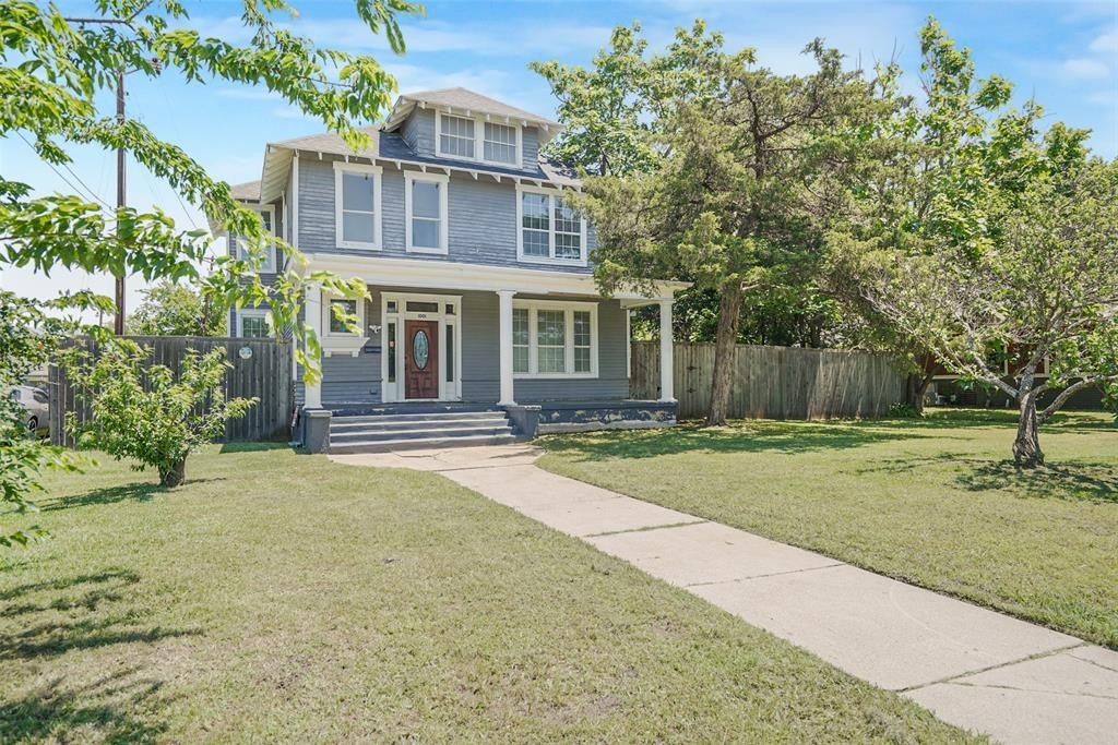 Single Family 4BR 3BA - 1001 S Travis Street, Sherman, TX