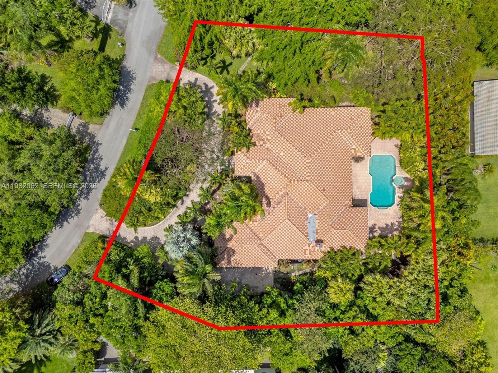 Single Family 6BR 6BA - 11825 S Mitchell Manor Cir, Pinecrest, FL