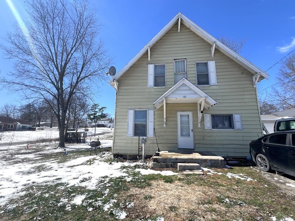 Single Family 4BR 2BA - 203 Ellison St, Trenton, MO