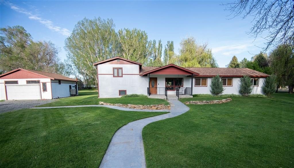 Single Family 5BR 2BA - 295 S Division St, Cowley, WY