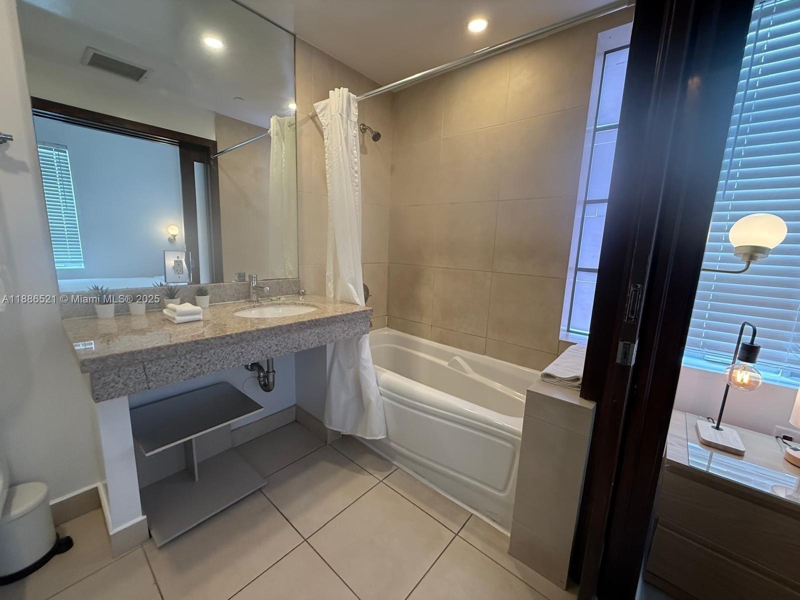 Other 1BR 1BA - 1036 Ocean Dr, Miami Beach, FL