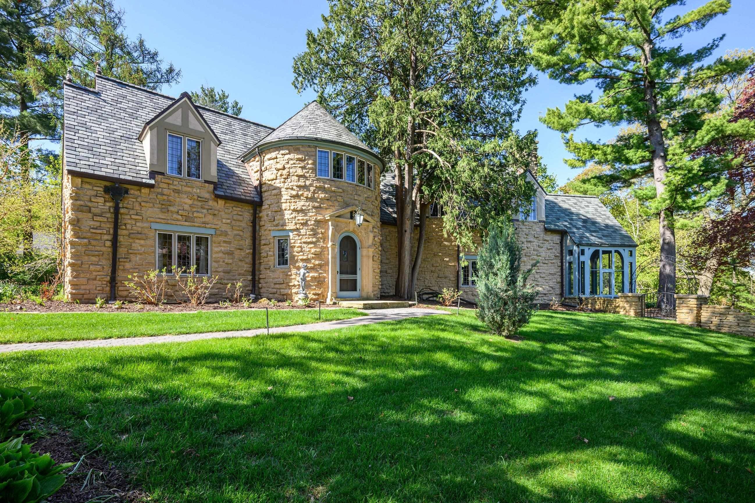 Single Family 4BR 5BA - 3452 Crestwood Drive, Madison, WI