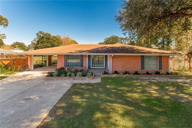 Single Family 3BR 2BA - 826 AVENUE E, Bogalusa, LA