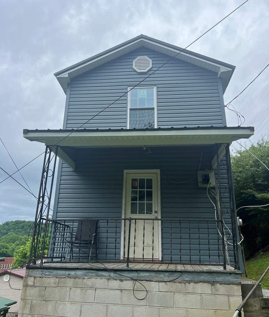 Single Family 2BR 1BA - 6089 Ky 7, Garrett, KY