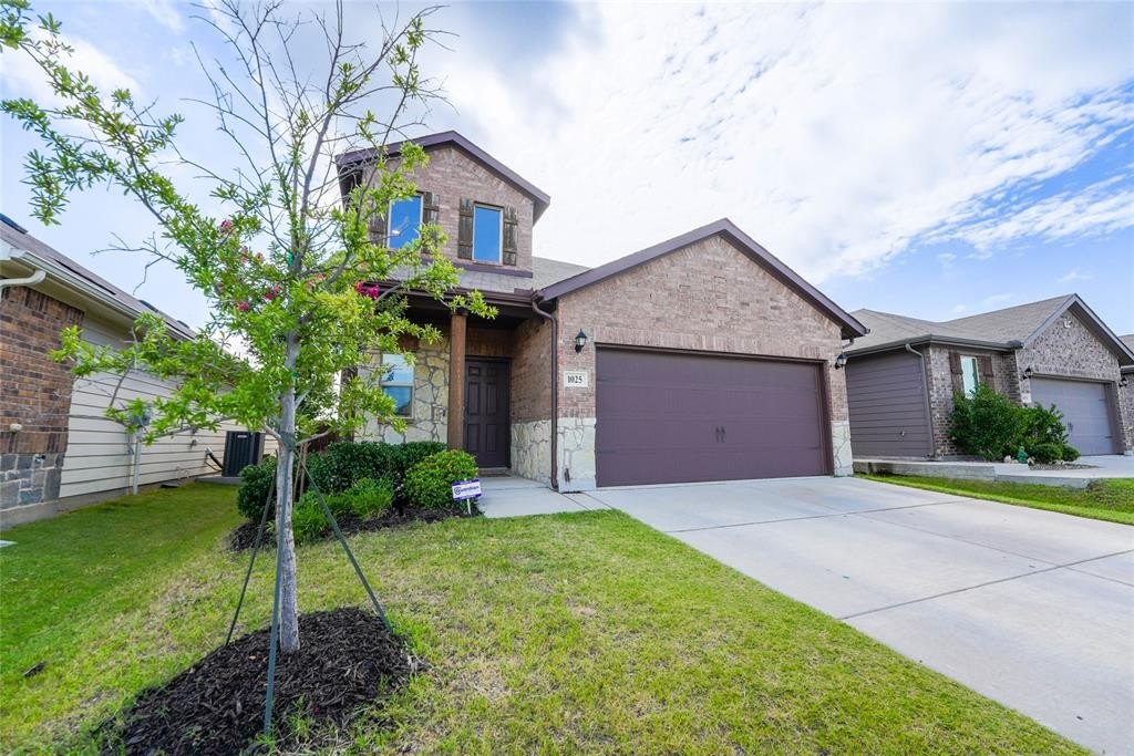 Single Family 3BR 3BA - 1025 Mason Street, Aubrey, TX