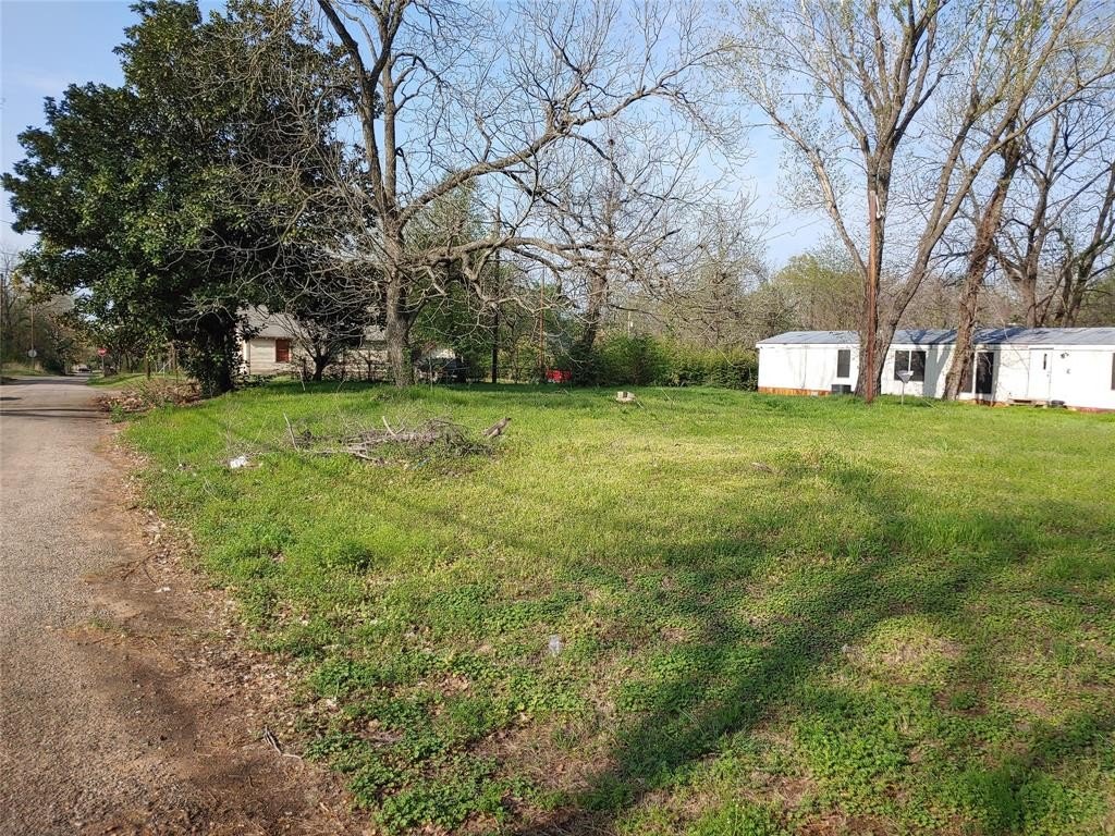 Plots and Land - 852 NE 11th Street, Paris, TX