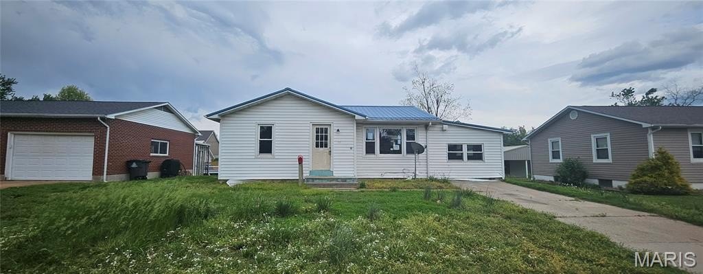 Single Family 3BR 1BA - 1212 Grand Avenue, Perryville, MO