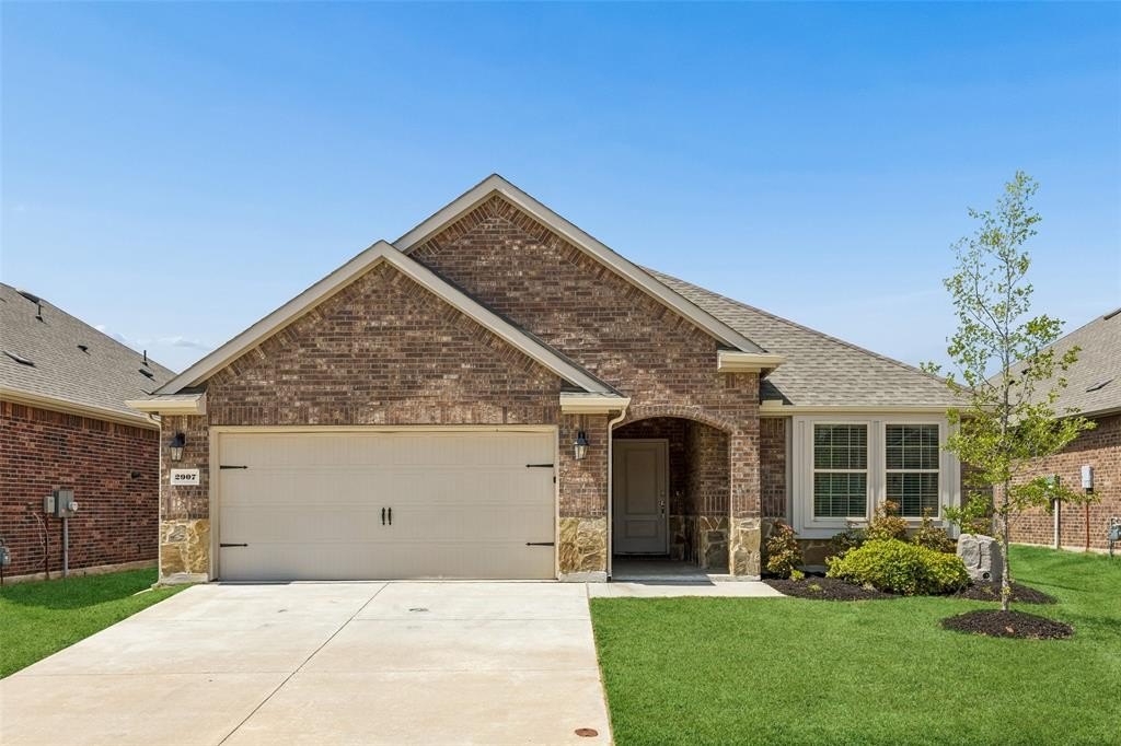 Single Family 3BR 2BA - 2907 Brady Starr Drive, Aubrey, TX