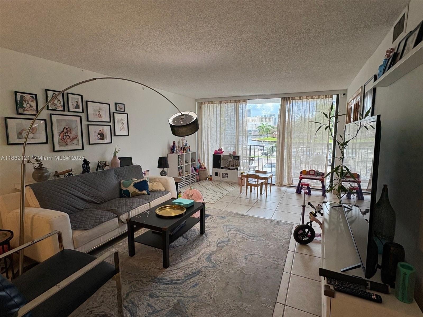 Condo 2BR 2BA - 200 Leslie Dr, Hallandale  Beach, FL
