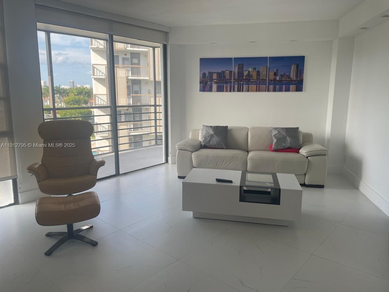 Condo 2BR 2BA - 20400 W Country Club Dr, Aventura, FL