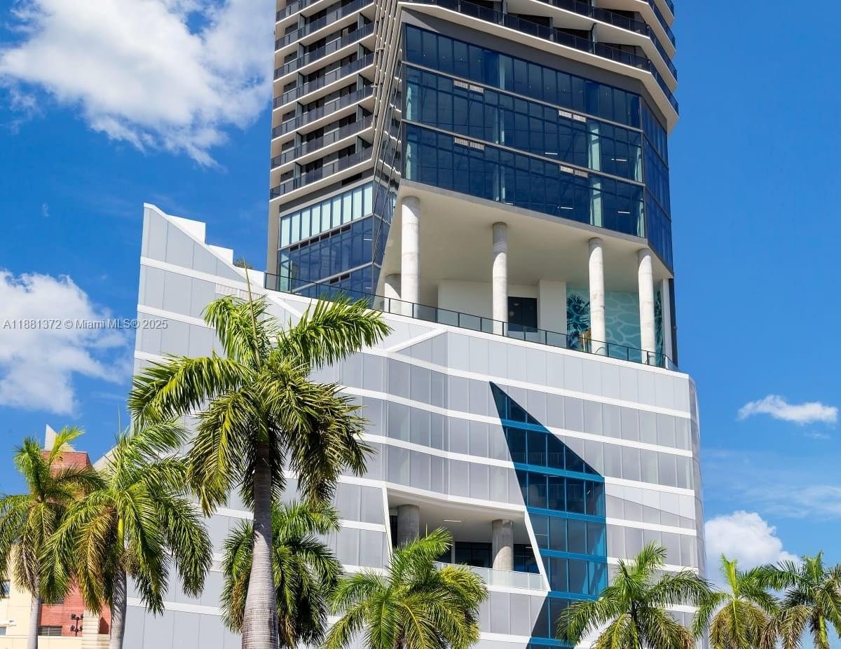 Condo 1BR 1BA - 398 NE 5th St, Miami, FL