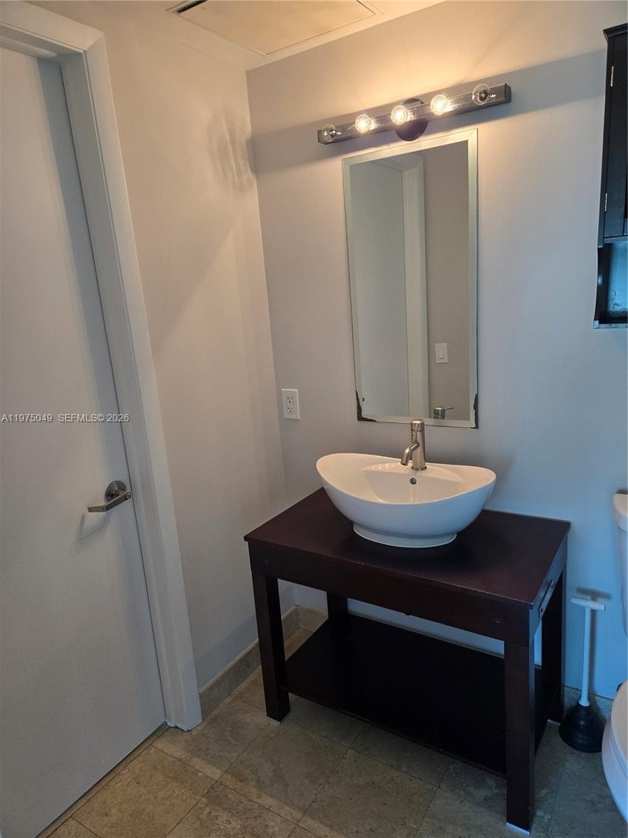 Condo 1BR 1BA - 350 S Miami Ave, Miami, FL
