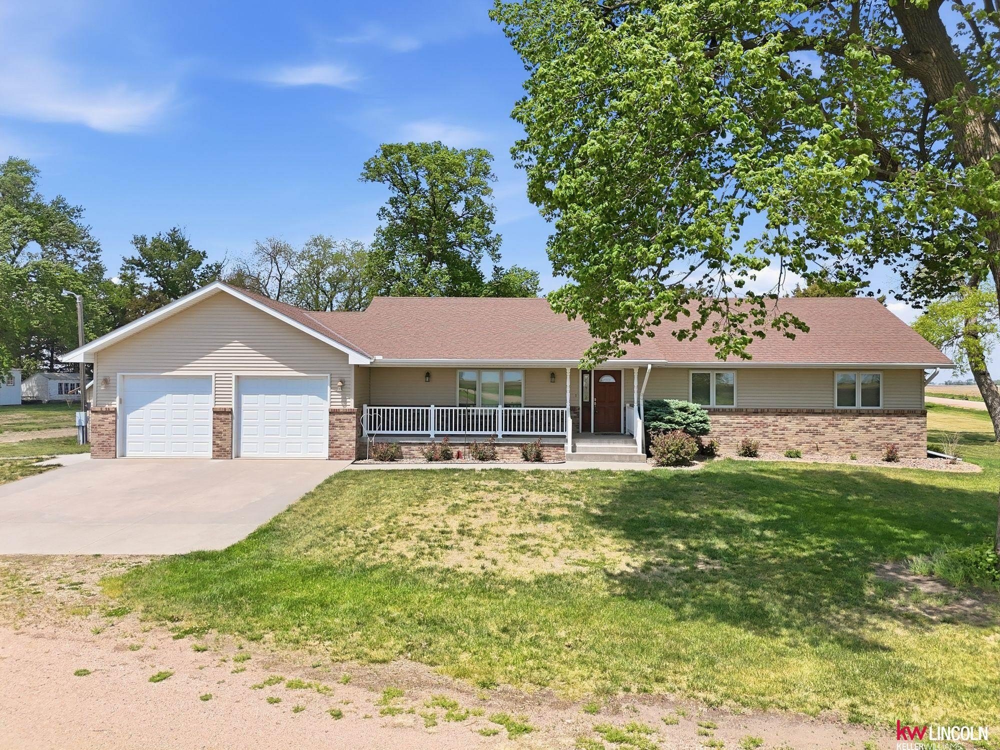 Single Family 4BR 3BA - 2371 N Road, Dwight, NE