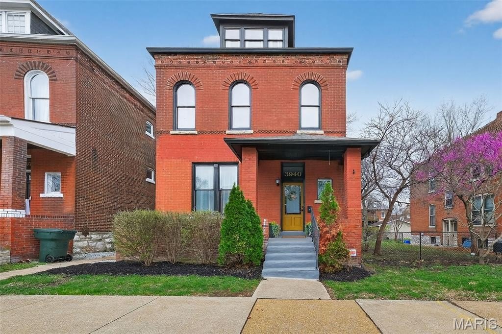 Single Family 3BR 4BA - 3940 Shaw Boulevard, St Louis, MO