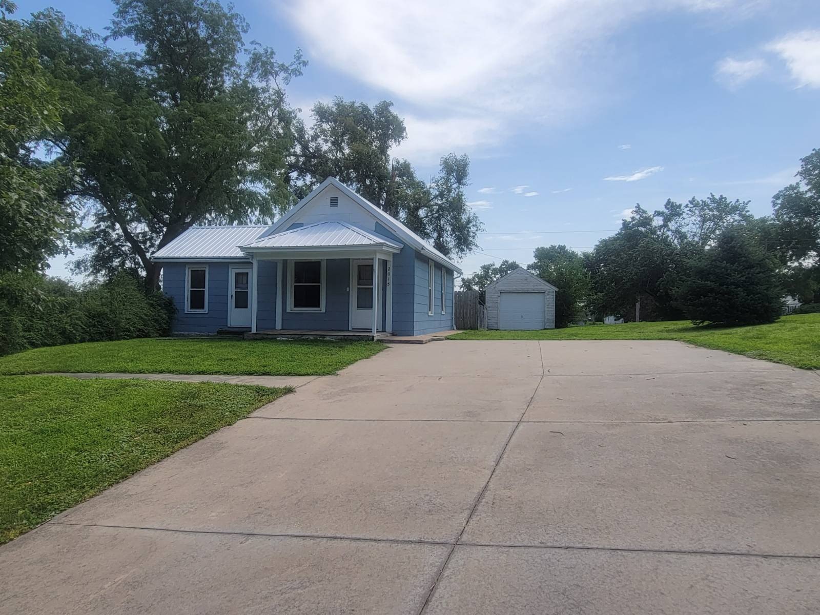 Single Family 1BR 1BA - 2015 L Street, Auburn, NE