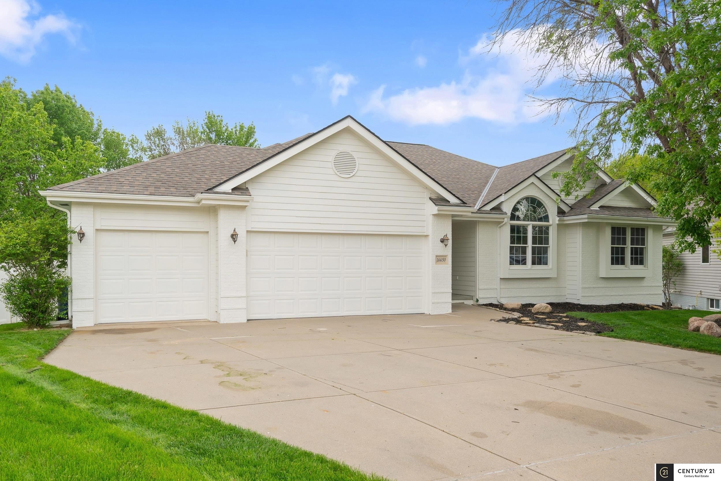 Single Family 3BR 3BA - 16650 Redwood Street, Omaha, NE
