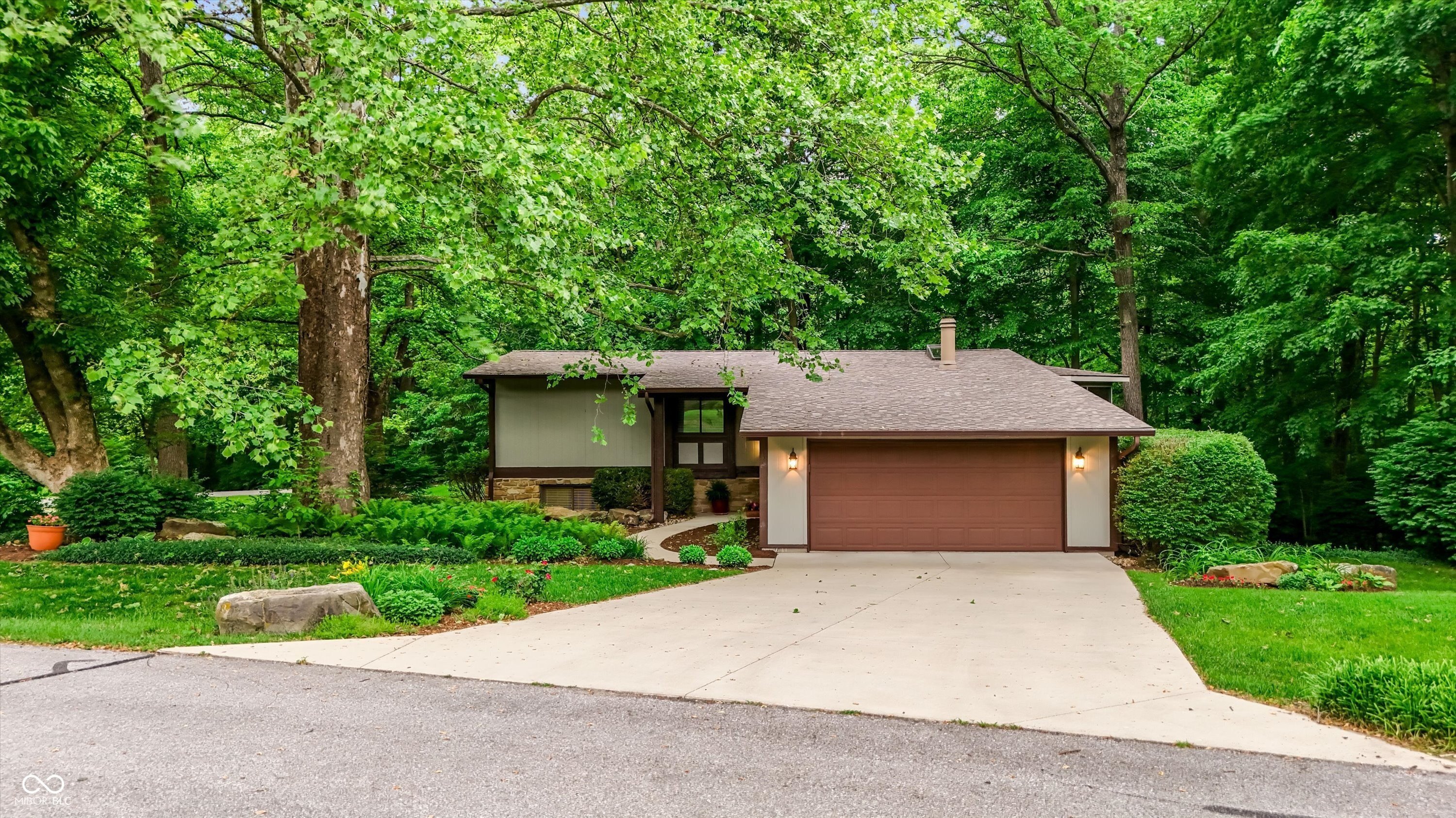 Single Family 4BR 3BA - 4480 E Wembley Lane, Columbus, IN