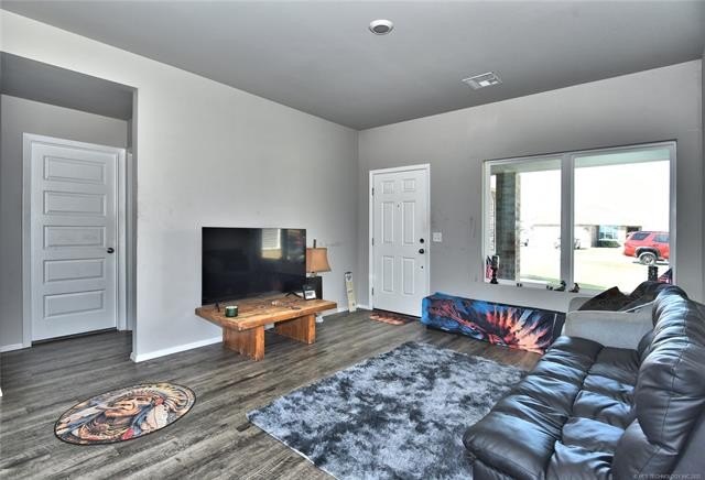 708 Redbud Ave  
