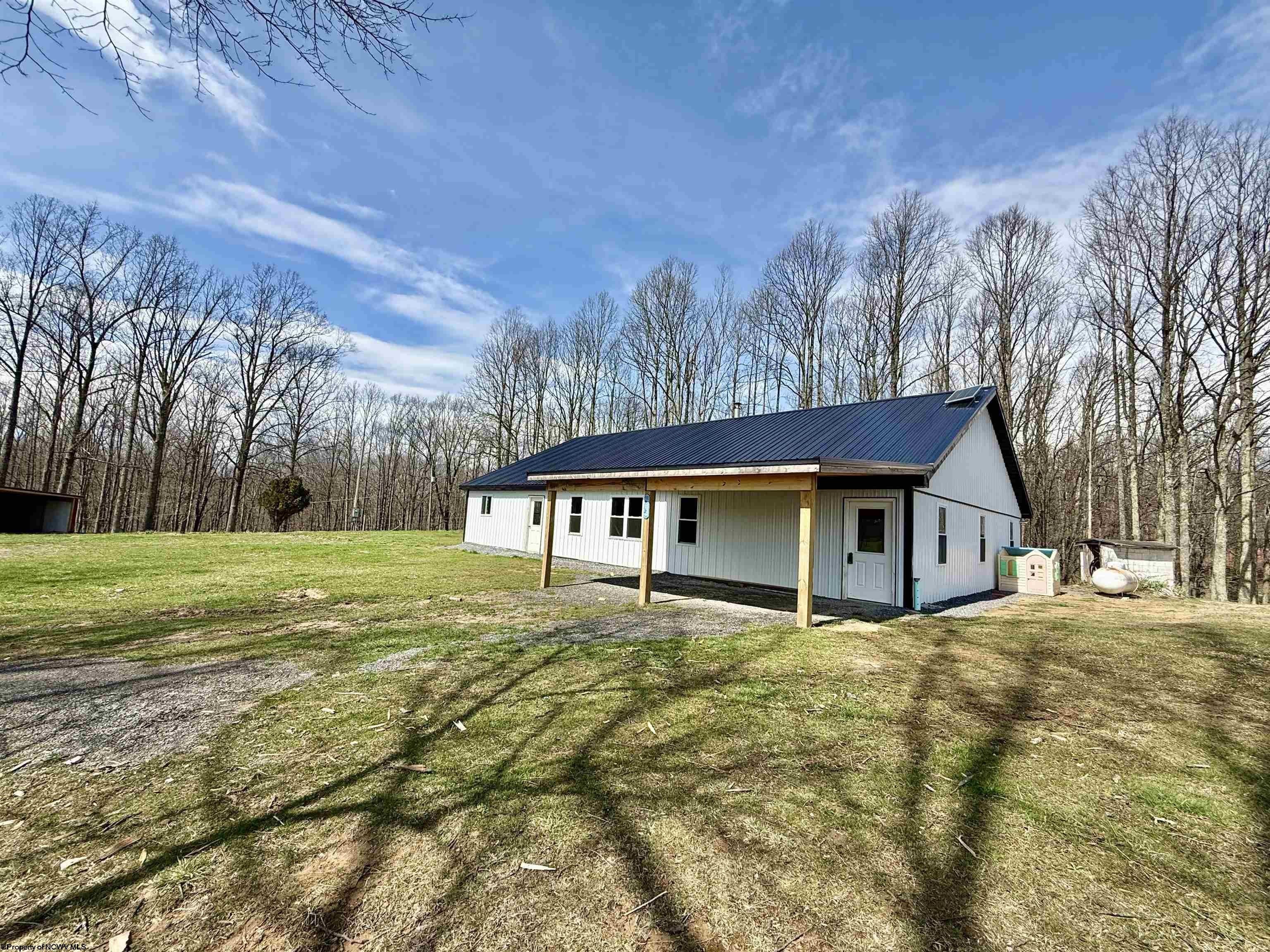 Single Family 3BR 1BA - 1150 Midway Road, Belington, WV
