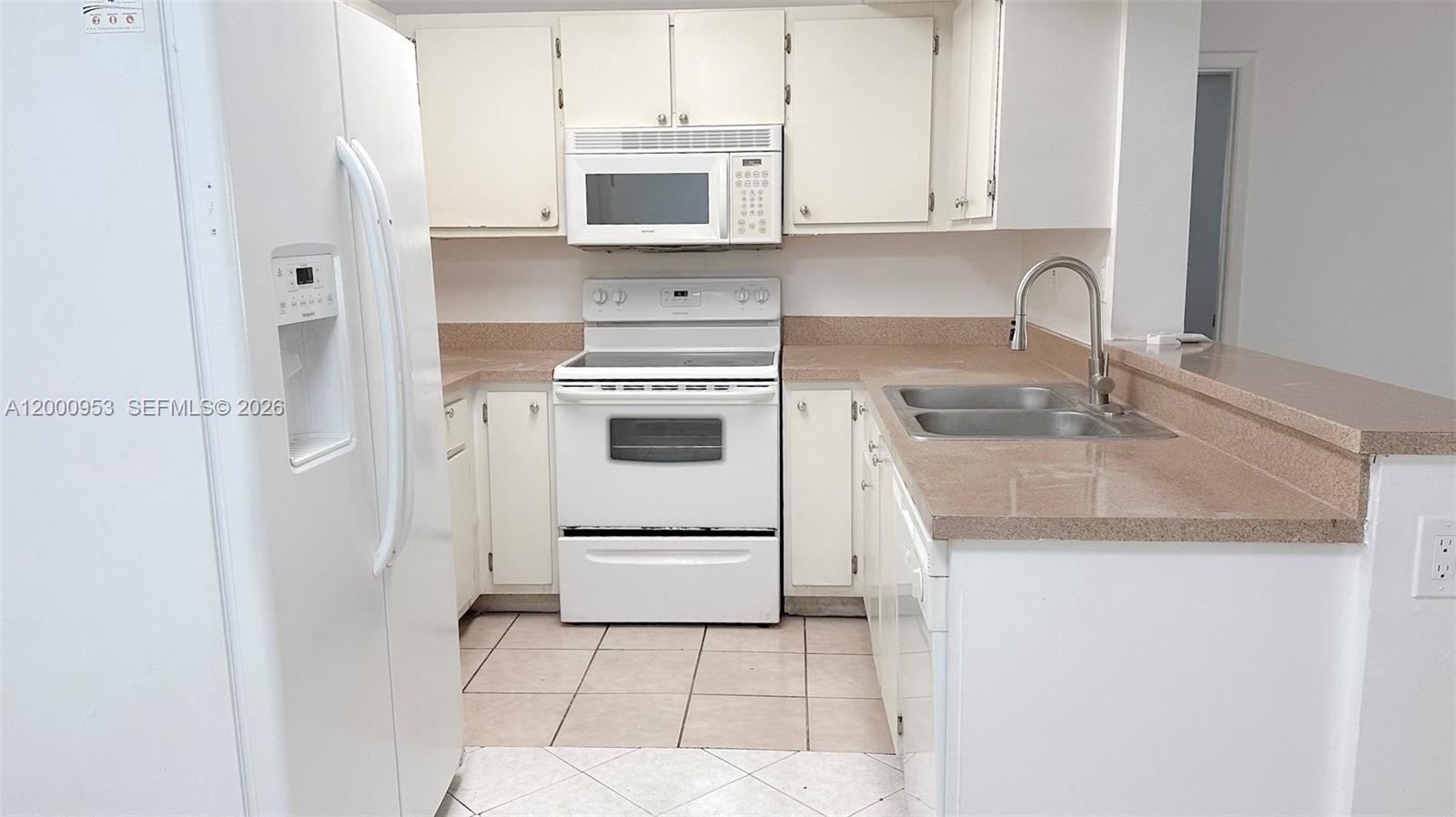 Condo 2BR 2BA - 9491 Palm Cir S, Pembroke Pines, FL