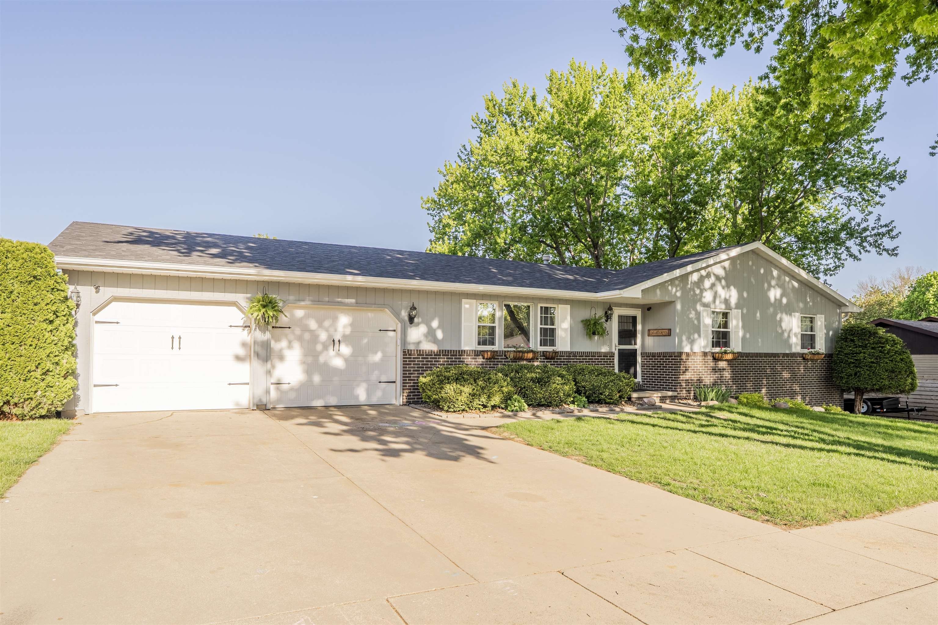 Single Family 3BR 3BA - 205 Ridgewood Dr, LeMars, IA