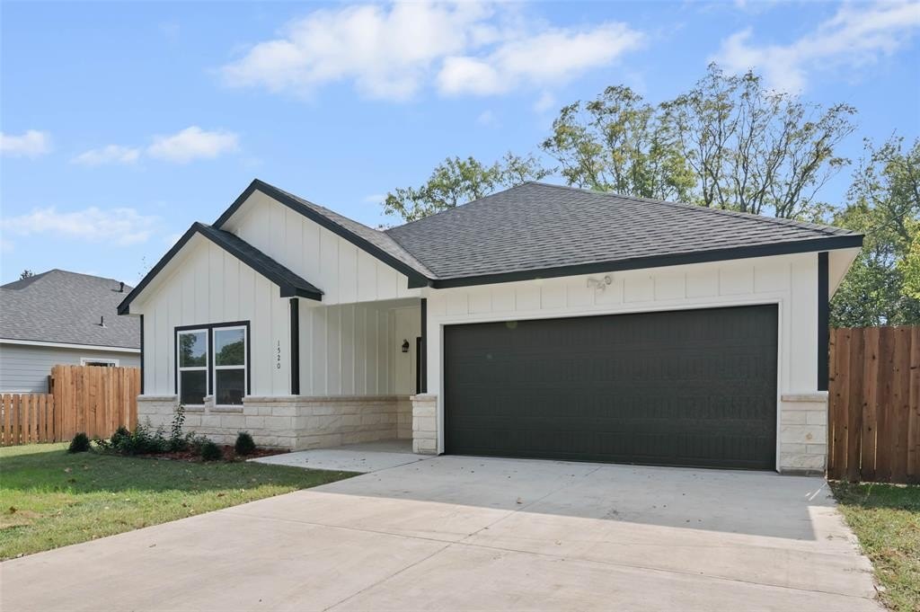 Single Family 3BR 2BA - 1520 Harris Street, Gainesville, TX
