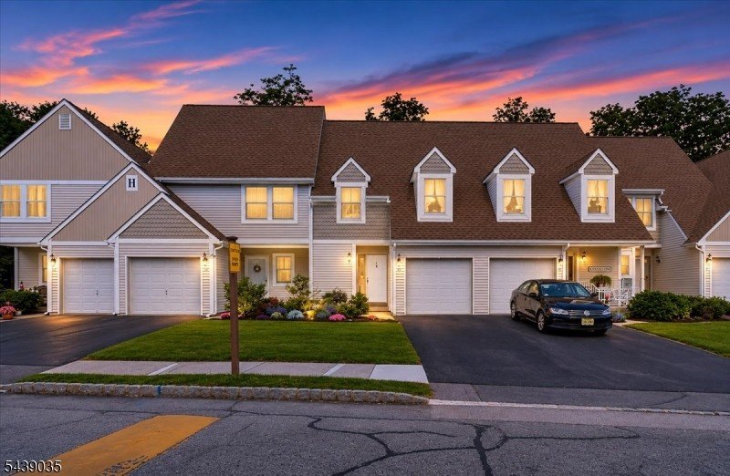 Single Family 3BR 3BA - 17 Heritage Ln, Hamburg Boro, NJ