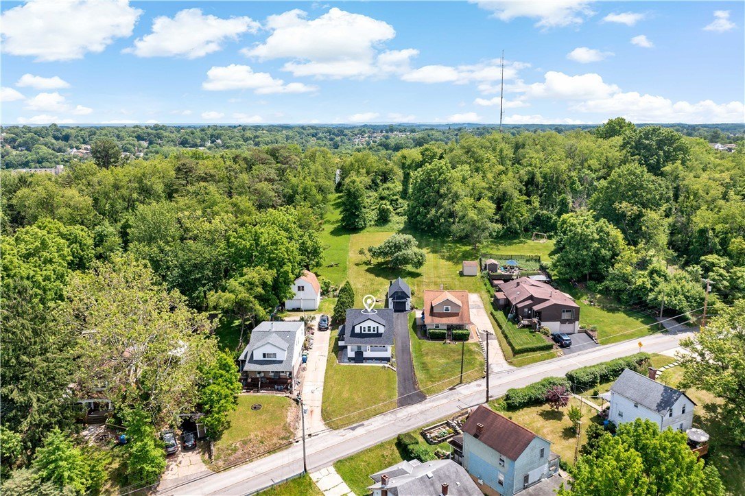 Single Family 3BR 1BA - 3276 McRoberts, Castle Shannon, PA