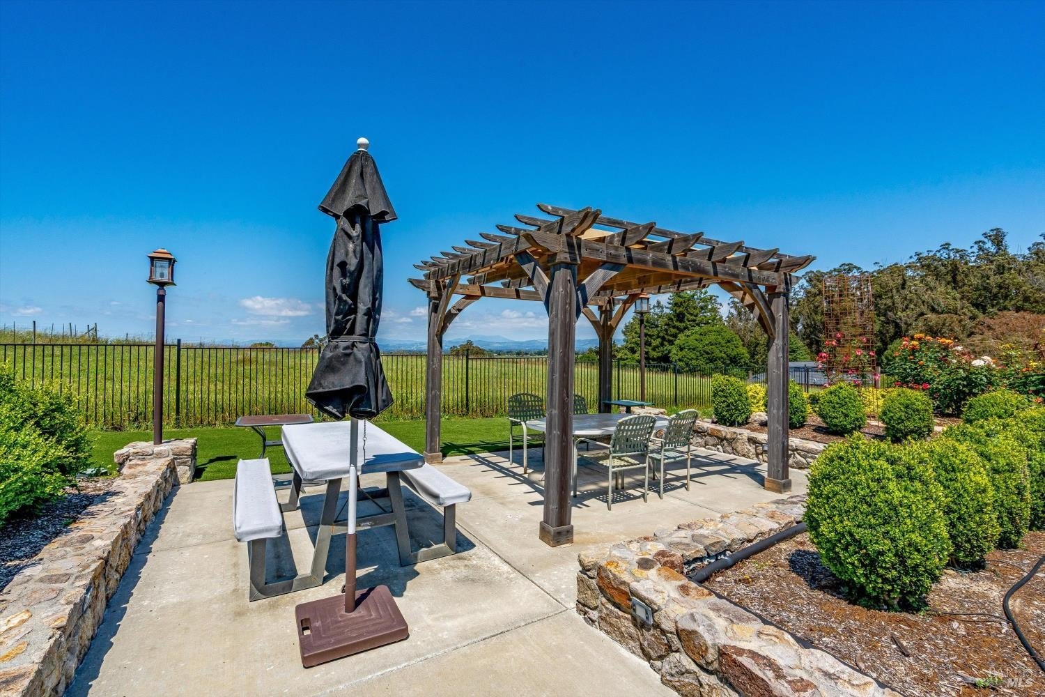 Single Family 4BR 4BA - 4760 Blank Road, Sebastopol, CA