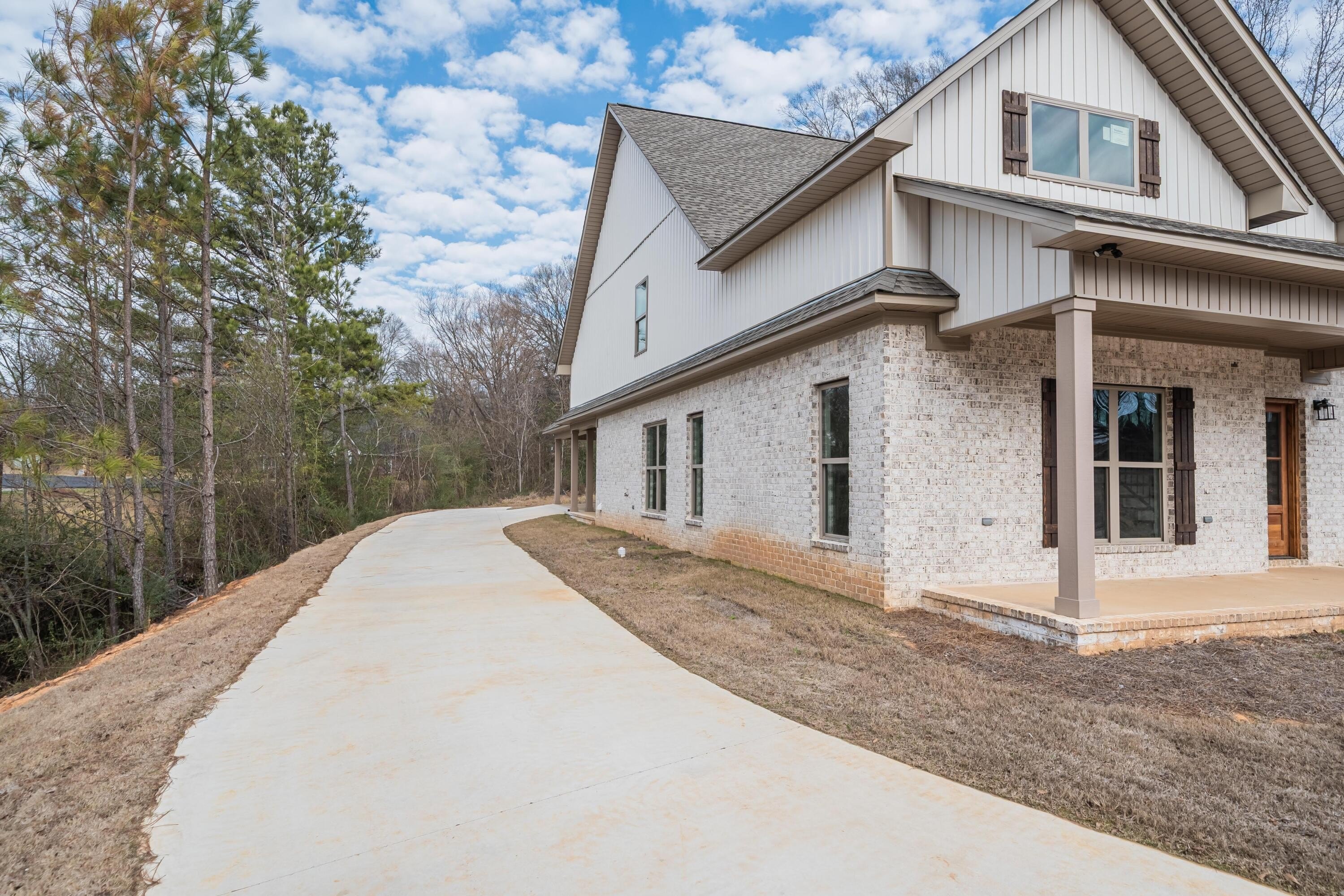 Single Family 4BR 3BA - 386 Woodland Dr., New Albany, MS