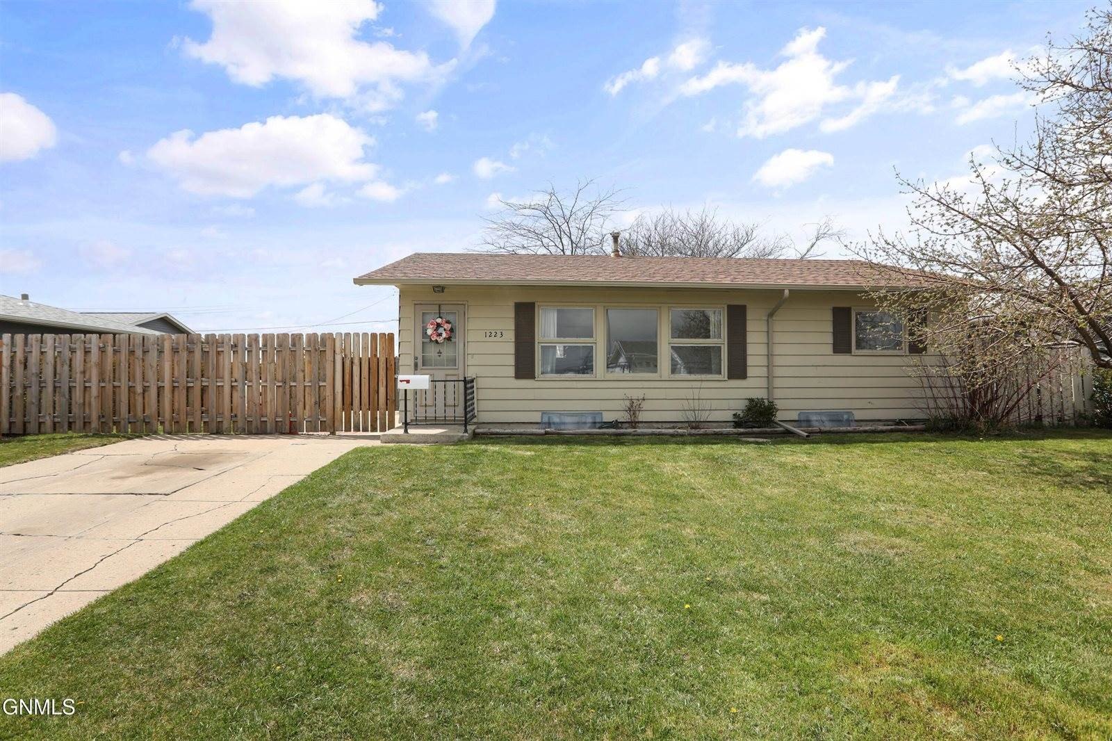 Single Family 4BR 2BA - 1223 13th Avenue West, Williston, ND