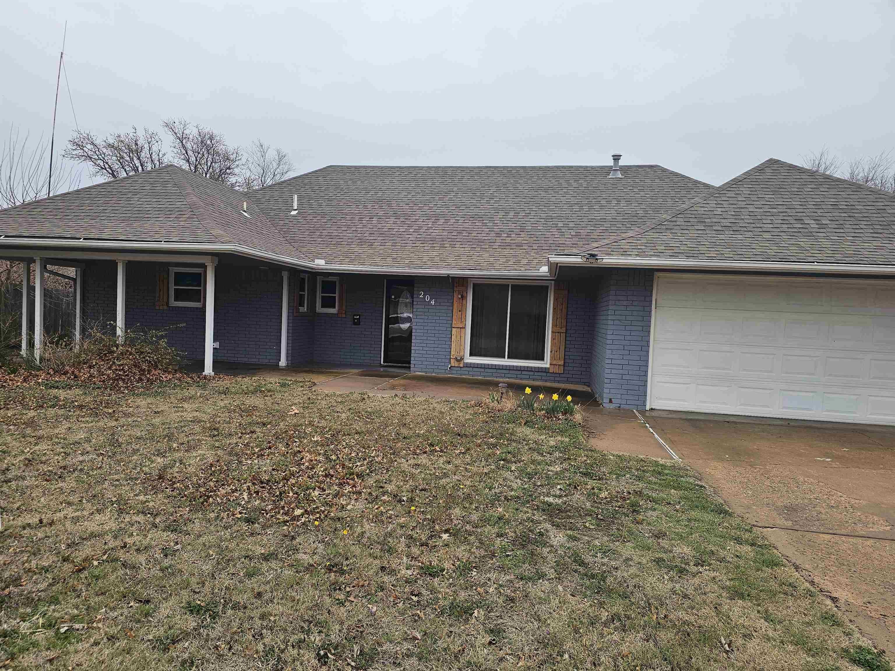 Single Family 3BR 2BA - 204 S Burdel, Enid, OK