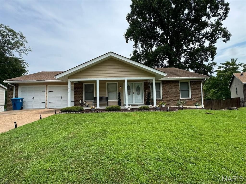 Single Family 3BR 2BA - 12632 Treeyard Lane, St Louis, MO