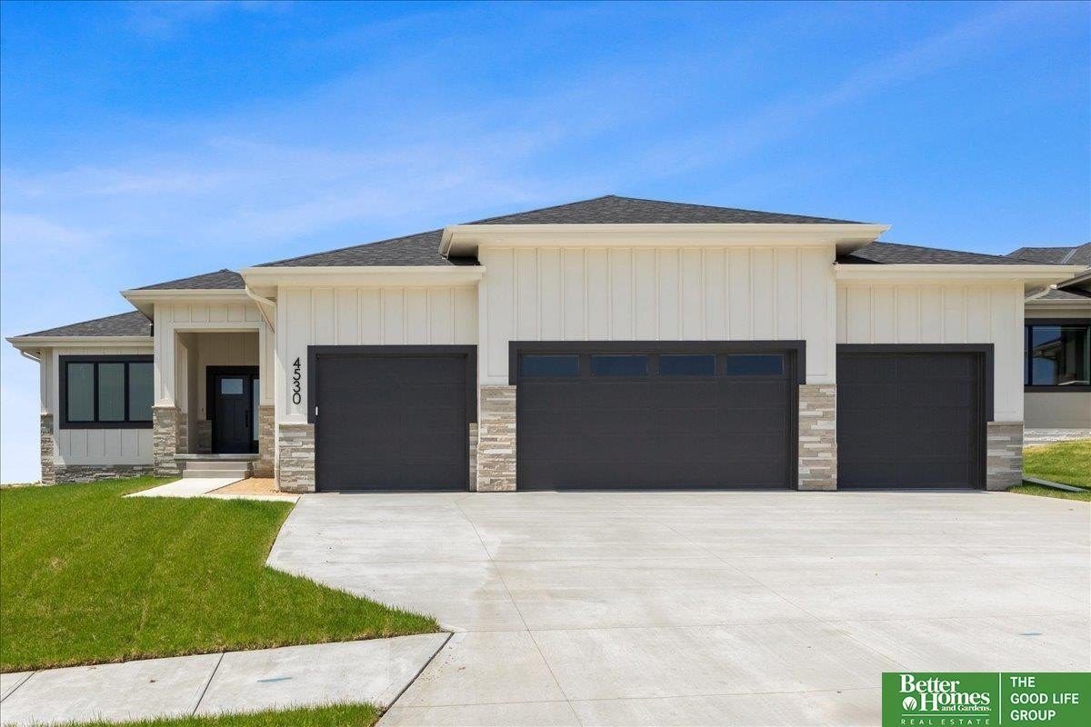 Single Family 5BR 3BA - 22120 Schofield Drive, Gretna, NE