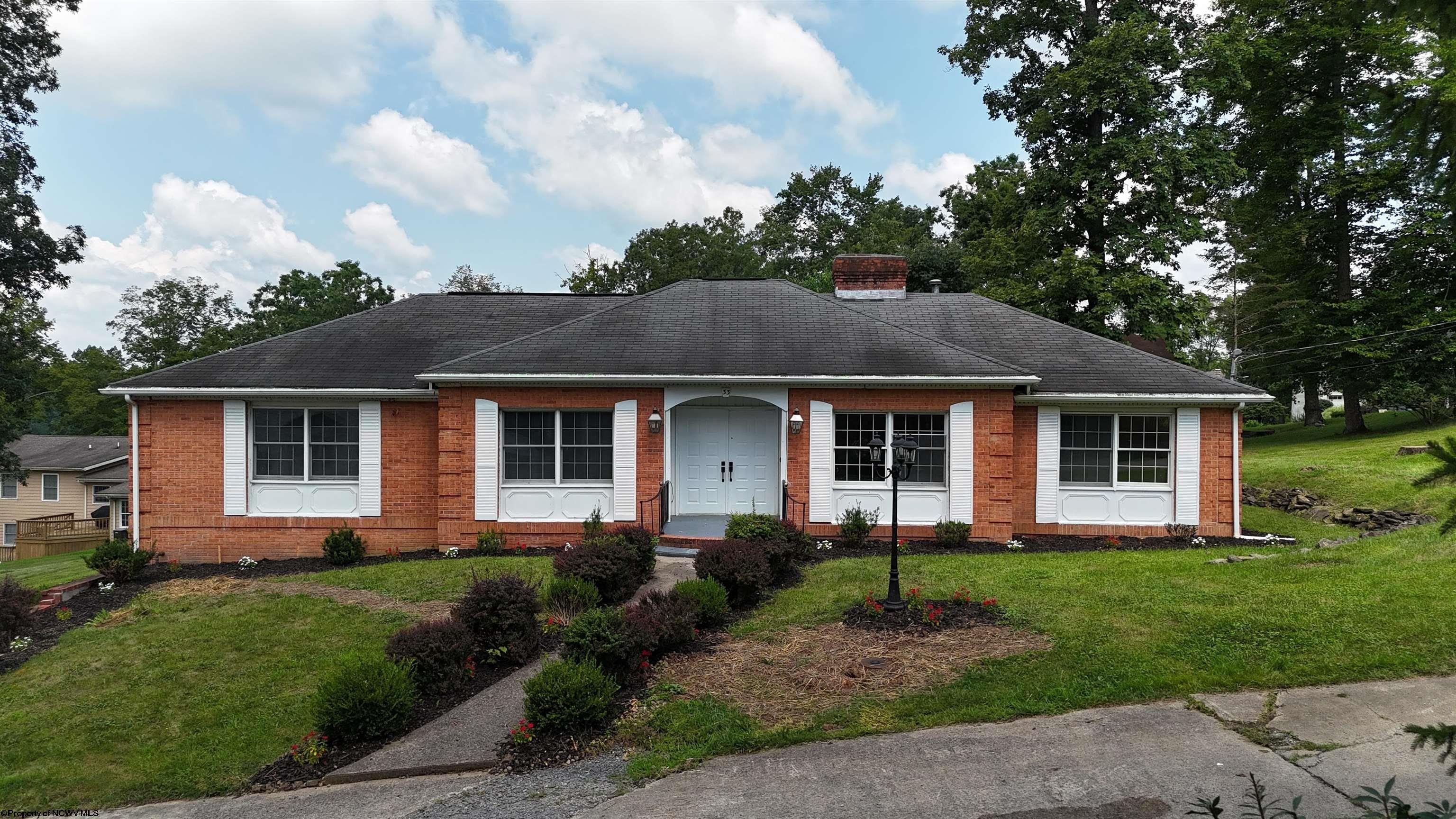 Single Family 5BR 4BA - 33 Elephant Walk, Fairmont, WV