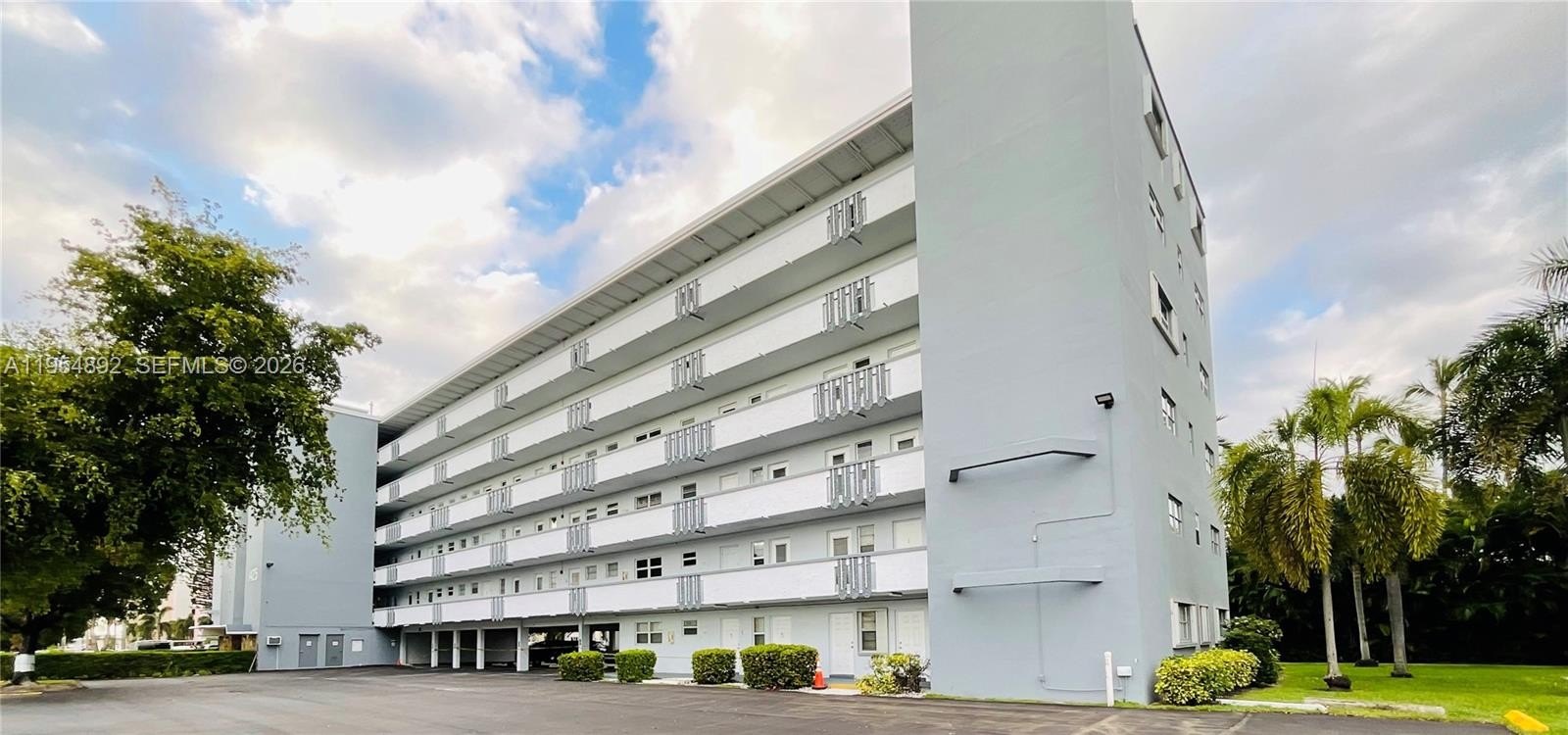 Condo 2BR 2BA - 1425 Atlantic Shores Blvd, Hallandale Beach, FL