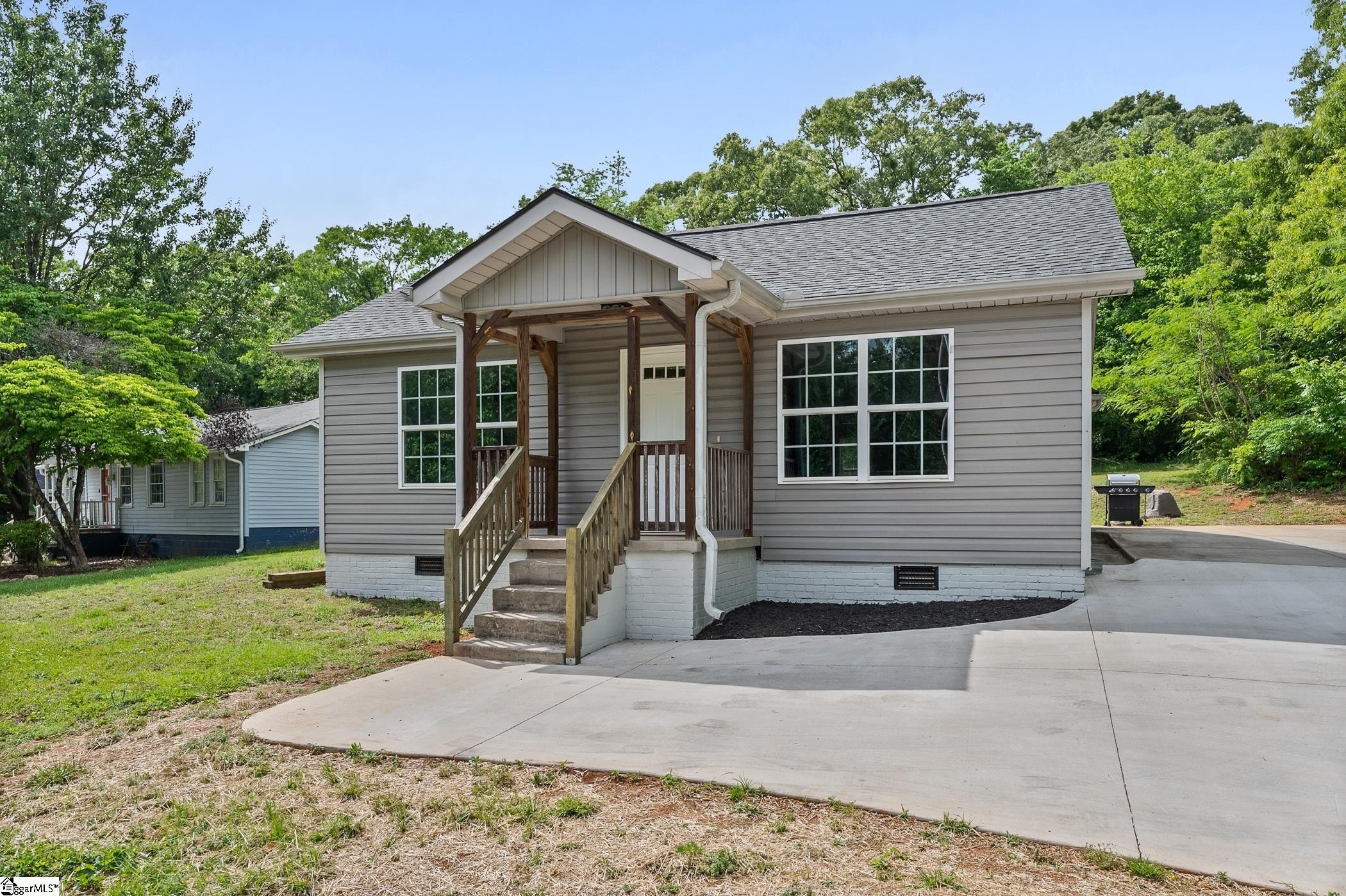 Single Family 3BR 2BA - 815 E Main Street, Taylors, SC