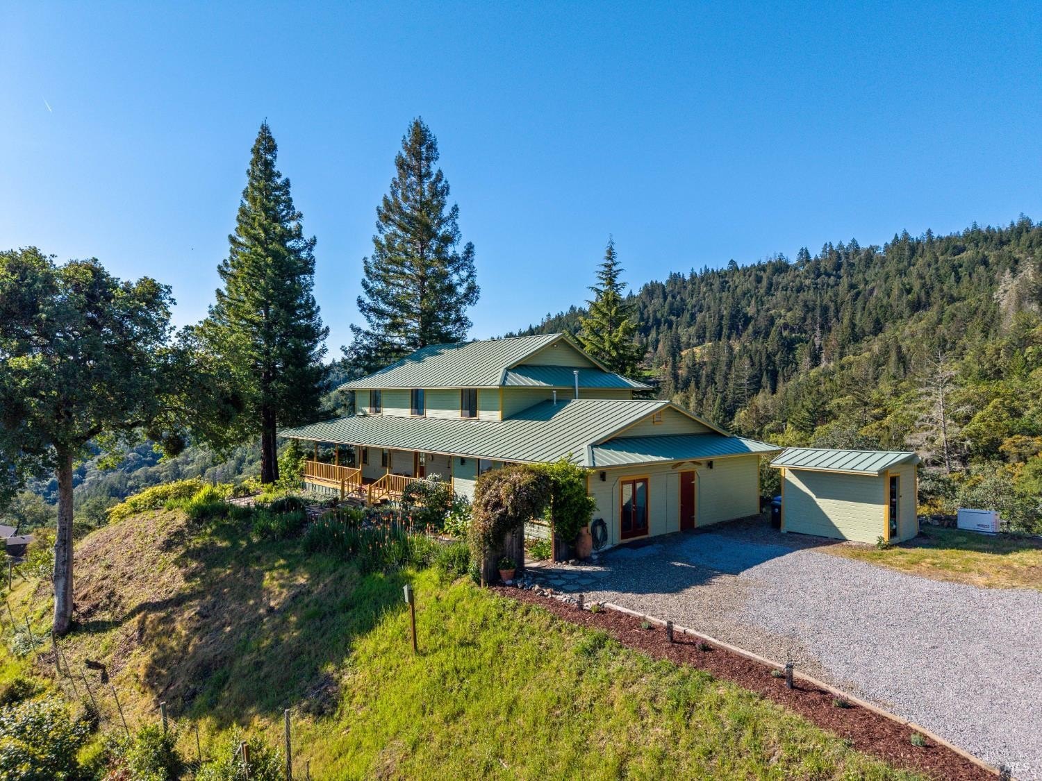 Single Family 4BR 3BA - 1455 Oak Knoll Road, Ukiah, CA