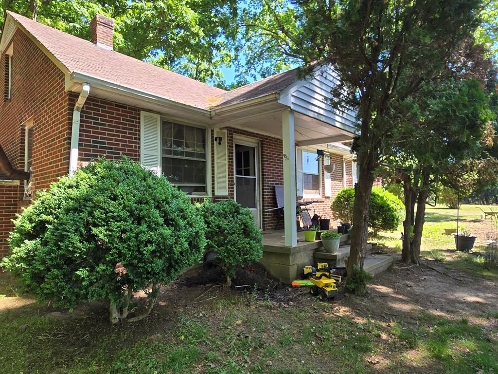 Single Family 4BR 1BA - 586 Hardtimes Rd, Farmville, VA
