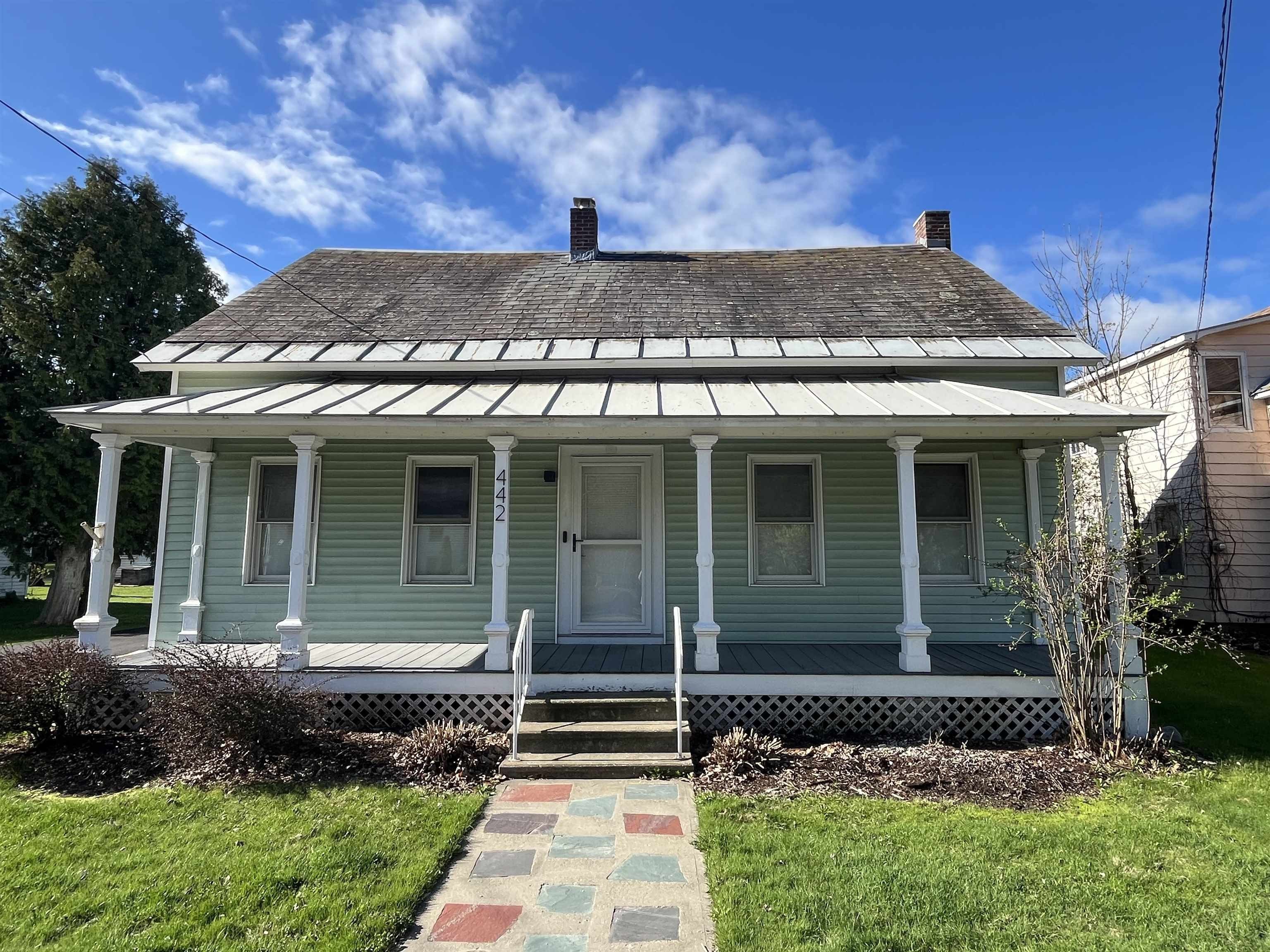 Single Family 4BR 2BA - 442 East Main Street, Middlebury, VT