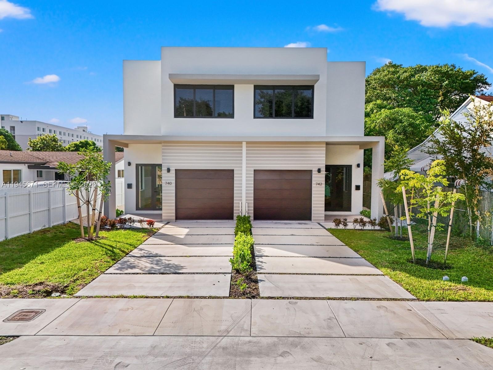 Duplex 6BR 6BA - 740 NW 24th Ct, Miami, FL