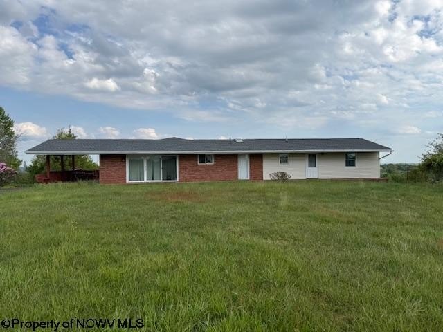 Single Family 1BR 2BA - 15 Pine Ridge Lane, Fairmont, WV